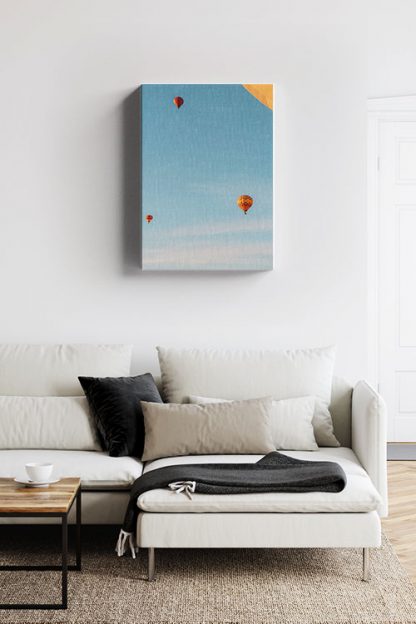 Blue sky and hot air balloon canvas