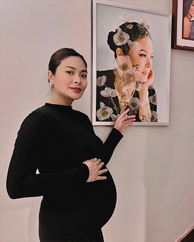 Maxine Medina and a personalized canvas print created for her.